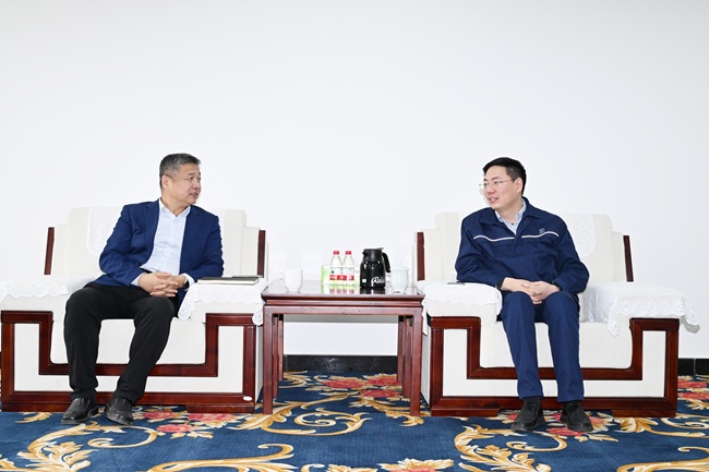 交通銀行洛陽(yáng)分行黨委書(shū)記、行長(zhǎng)齊延兵到萬(wàn)基控股集團(tuán)調(diào)研